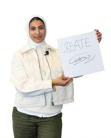 Rayouf Alhumedhi with Card (1)